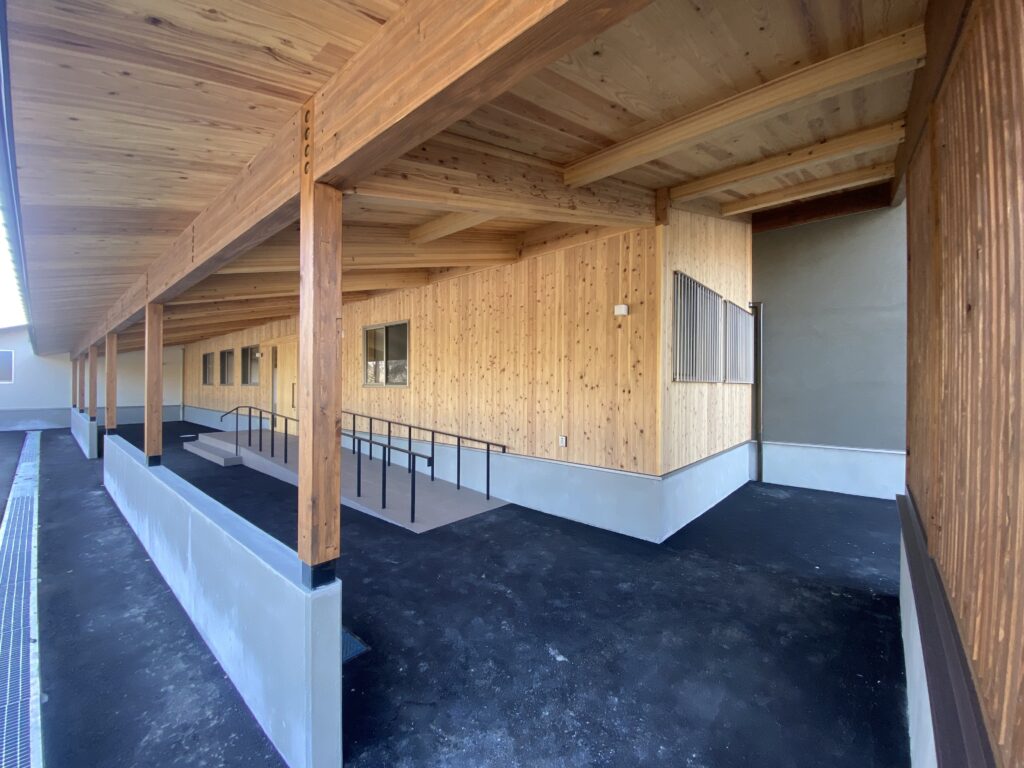 真庭市学習交流センター「三座館（さんざかん）」｜実績紹介｜銘建工業